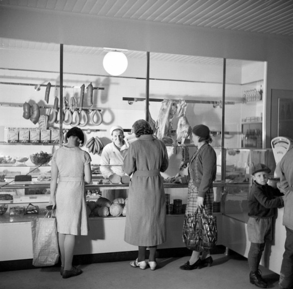 1950 -luku . Elannon ruokamyymälässä.