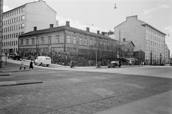 1950 . Mannerheimintie 102, 104. - Päivärinnankatu 1, 3.