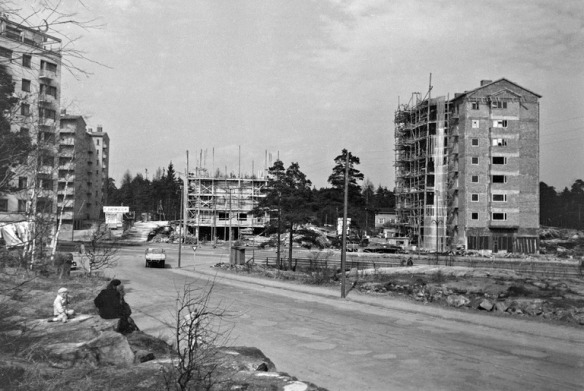 1950 . Mannerheimintien ja Topeliuksenkadun risteys. Mannerheimintie 77 ja 75 rakenteilla.
