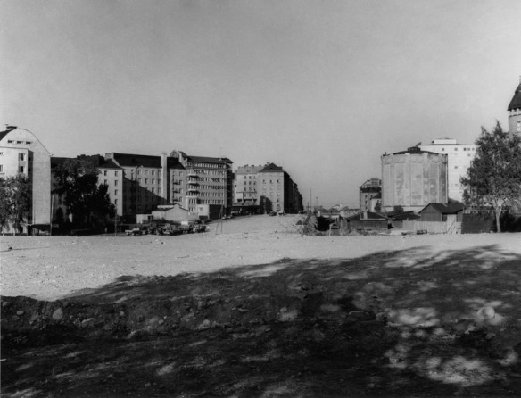 1950 -luku . Pohjoinen Rautatiekatu - Leppäsuonkatu 7, 5, 3. Oik. Kaasukello.