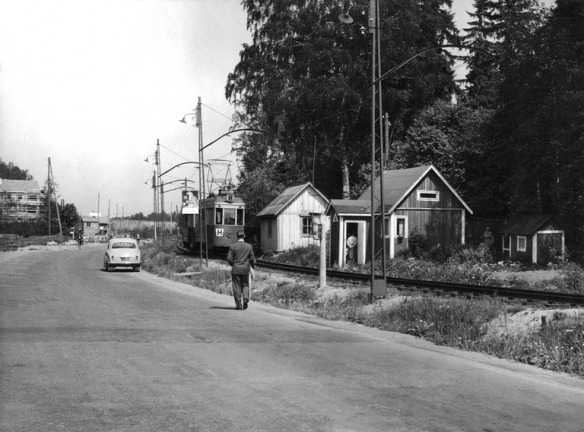 1953 . Haagan raitiovaunu Kivihaan kohdalla Haagassa Nuijamiestentien varrella.